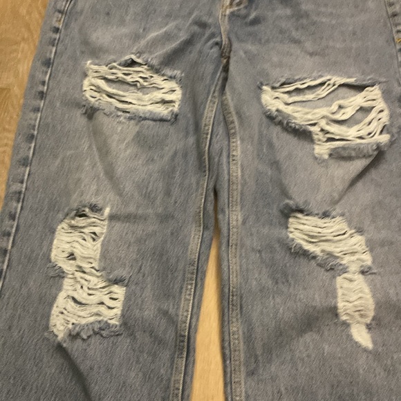 Good American 90’s with Destroyed hem - Picture 6 of 8